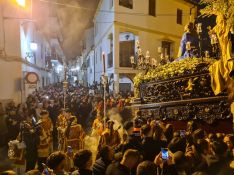 Cientos de personas se congregaron en los alrededores de Santa Cecilia.  // CharryTV