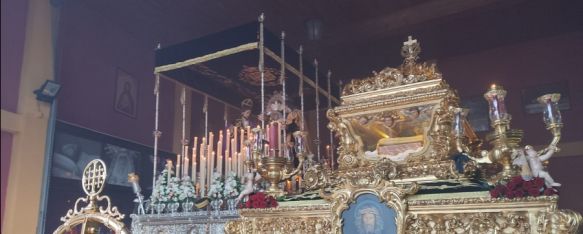 Los Titulares del Santo Entierro, en el interior de la Casa Hermandad, en la calle Empedrada. // CharryTV