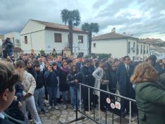 Decenas de personas se congregaron a la hora de la salida del Santo Entierro.  // CharryTV