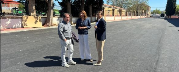 La alcaldesa de Ronda, María de la Paz Fernández, y la edil de Obras, Concha Muñoz, han visitado la zona // Manolo Guerrero