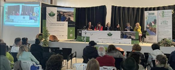 Imagen de una de las ponencias realizadas en el municipio serrano de Cortes de la Frontera. // COCEDER