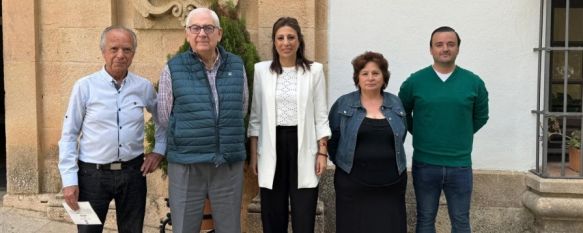 La alcaldesa, María de la Paz Fernández, junto a los galardonados // Manolo Guerrero