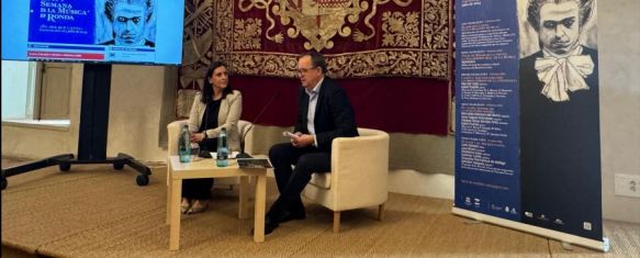 La delegada de Cultura, Rebeca Muñoz, junto al director de la Real Maestranza de Ronda, Ignacio Herrera // Manolo Guerrero La delegada de Cultura, Rebeca Muñoz, junto al director de la Real Maestranza de Ronda, Ignacio Herrera // Manolo Guerrero
