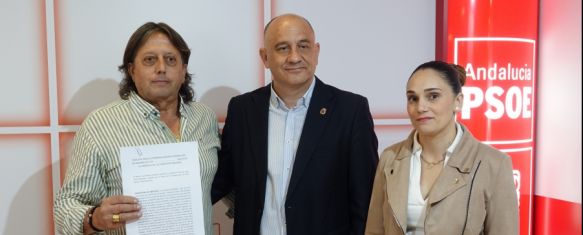 Los socialistas Manolo Morales, Francisco Cañestro y Antonia López en rueda de prensa // PSOE Ronda