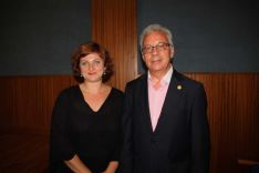 Gazaba junto a la actual Hermana Mayor de la Soledad, Patricia Guerrero.  // CharryTV