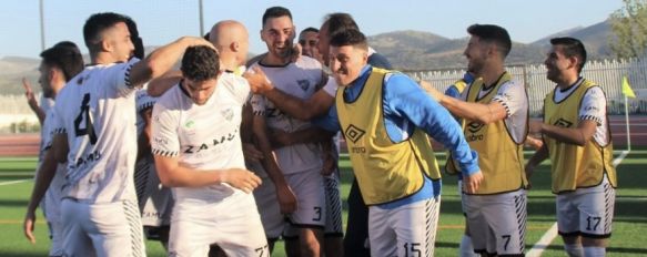 Jugadores del CD Ronda celebrando un gol en la Ciudad Deportiva // CD Ronda