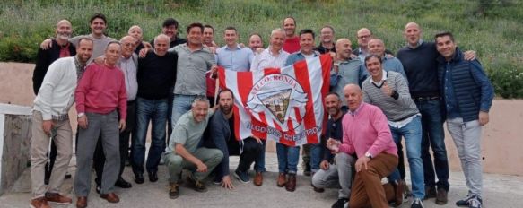 Antiguos jugadores del Atlético Ronda homenajean a quienes fueron sus entrenadores, Se cumplen tres décadas del ascenso a 1ª Autonómica Nacional del primer equipo de juveniles del Atlético Ronda, 03 May 2024 - 17:32