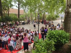 Tras el pasacalles, han podido disfrutar de espectáculos y recreaciones // Paloma González
