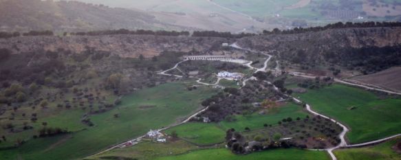 La alcaldesa de Ronda firma la orden de demolición de seis construcciones  , Todas las edificaciones se ubican en la Hoya del Tajo, en suelo no urbanizable con protección integral, 28 Mar 2012 - 10:21