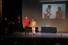 Acto de homenaje durante la celebración del último Certamen de Teatro en el Aula Ciudad de Ronda.  // María García. 