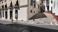 Uno de los grandes problemas del casco histórico es que existen hundimientos en la calzada que no conducen a nada y las piedras crean confusión.  // CharryTV
