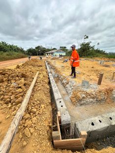 Están construyendo una carpintería para generar empleo en la zona.  // Contagia Solidaridad.