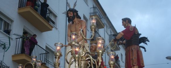 Nuestro Padre Jesús en la Columna, en su salida desde el Barrio de San Cristóbal. // CharryTV