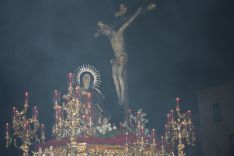 El Santísimo Cristo de la Sangre y Nuestra Señora del Mayor Dolor, a su paso por el Puente Nuevo. // CharryTV