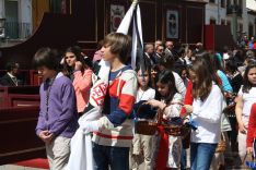 Los niños toman un gran protagonismo en el desfile procesional de la Hermandad. // CharryTV