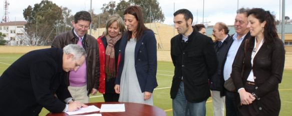 El Ayuntamiento recepciona las nuevas pistas polideportivas del complejo de El Fuerte , Las instalaciones llevaban seis años bloqueadas y, finalmente, se han resuelto los problemas técnicos, 20 Apr 2012 - 19:13