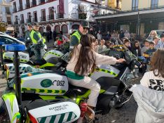 Los vehículos han llamado la atención de los más pequeños // Nacho Garrido