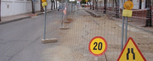 El Ayuntamiento realizará obras de urgencia en calle Córdoba para arreglar desperfectos, Se librará una partida extraordinaria al encontrarse en la zona daños de mayor magnitud a los esperados, 20 Apr 2012 - 19:35