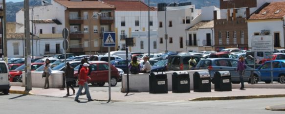 Tres trabajadores municipales se encargarán de controlar el correcto funcionamiento del aparcamiento. // CharryTV