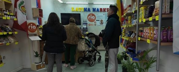 La despensa de los latinos se encuentra en la calle Naranja, Ronal Quiñonez es el responsable de este establecimiento donde se venden productos de Venezuela, Colombia, Perú y México, entre otros. , 04 Feb 2025 - 16:02