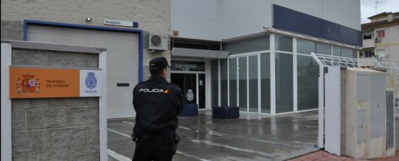 La Policía Nacional detiene a una mujer tras intentar apuñalar a una adolescente, La víctima, de 16 años, logró zafarse de su agresora y arrebatarle un cuchillo de unos 20 centímetros de hoja, 26 Feb 2025 - 15:27