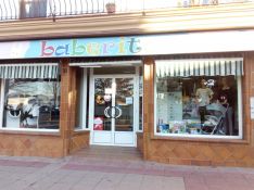 Escaparate de la anterior tienda, en la calle Almería.  // CharryTV