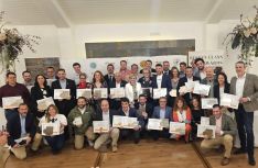Foto de familia de los premiados // Ruta del Vino de Ronda y Málaga