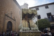 La Virgen de la Amargura, muy aplaudida en su salida.  // Laura Caballero