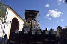 Nuestra Señora de la Soledad, acompañada por las imágenes de San Juan Evangelista y Santa María Magdalena // Laura Caballero