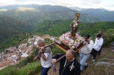 Los adultos tomaron el relevo en el camino de ascenso. // CharryTV