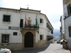 En la fachada hay instalada una placa con parte de la historia de la antigua Posada de las Ánimas.  // CharryTV