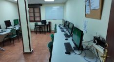 También cuenta con una sala de informática. // CharryTV