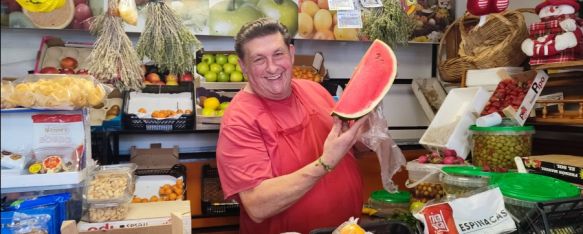 “La mejor fruta del mundo entero la tiene Rafalito, el frutero”, Rafael Cintado es el responsable de uno de los negocios más…, 07 May 2025 - 08:18