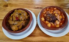 Cuentan con más de treinta tapas, siendo los manitas y los callos las más demandadas. // CharryTV