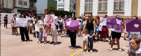 El CEIP Juan Carrillo condena el acoso sufrido por el profesorado del centro, Decenas de personas han apoyado esta iniciativa en la que se…, 06 Jun 2025 - 16:37