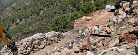 Comienza la reparación del viaducto dañado de la carretera A-397, Tras conseguir la estabilidad del talud, los operarios están…, 09 Jun 2025 - 15:57