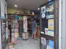 Con el tiempo incorporó un espacio de venta de libros.  // CharryTV