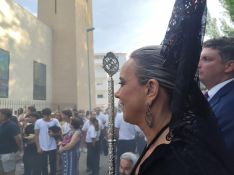 Su Hermana Mayor, Belén García, visiblemente emocionada en la salida del Señor. // Laura Caballero 
