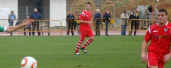 El C.D. Ronda no dio opción al Mancha Real y estará en octavos, El equipo que dirige Paco Flores se impuso al Atco. Mancha Real por 2-1, con goles de Danny y Raúl Segura. Luque, de penalti, acortó distancias. , 24 Nov 2010 - 19:32