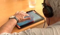 Las tabletas se utilizan como una herramienta más de trabajo. // CharryTV