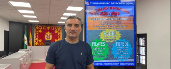 La piscina municipal cubierta abrirá de 08:00 a 22:00 horas en el curso 2025-2026