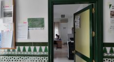 Los trabajadores sociales y la psicóloga del programa ERACIS se encuentran en la segunda planta del edificio. // CharryTV