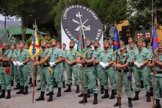 Los guiones de las compañías de la X Bandera Millán-Astray, durante el acto que se ha desarrollado en el patio de armas del Cuartel de La Legión en Ronda // Manolo Guerrero