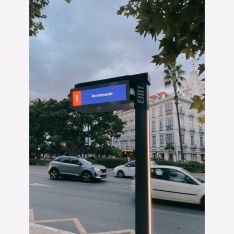 Poste informativo para la EMT de Málaga.  // CharryTV