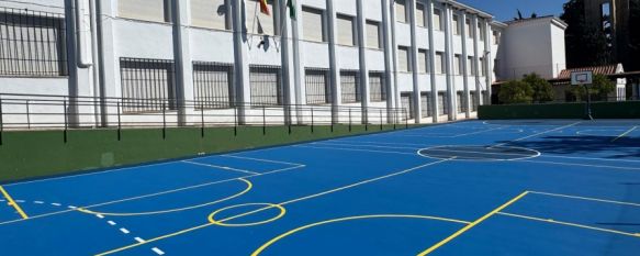 El Ayuntamiento acondiciona la pista deportiva del colegio Miguel de Cervantes, Se han invertido 22.000 euros en la instalación de pavimento…, 20 Aug 2025 - 15:16