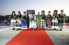 El acto comenzó con la imposición de medallas a las Damas Goyescas y a su presidenta, Milagros Naranjo // CharryTV