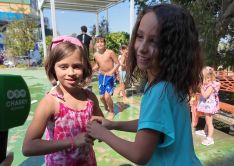 Alma y Lucía han repetido varios años en la escuela de verano.  // CharryTV
