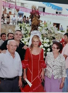 María Inés con su familia, en 2010.  // CharryTV