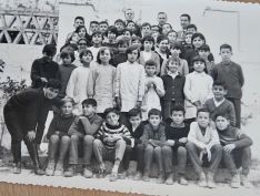 Primera imagen de niños y niñas juntos en las aulas.  // CharryTV