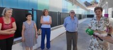 Varias exalumnas junto a Zunifredo a Imelda.  // CharryTV